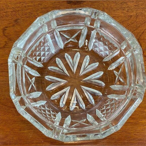 Vintage round glass cigarettes ashtray || Vintage Crystal cut style ashtray - Picture 13 of 13